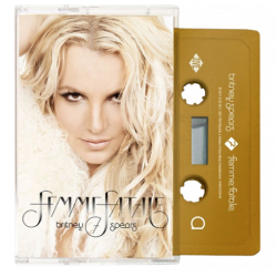 Cassette audio Femme Fatale (Britney Spears) - édition limitée Urban Outfitters